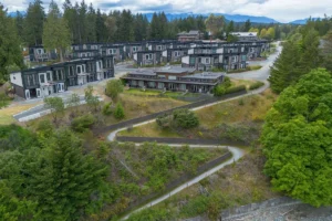 Sunrise Ridge Waterfront Resort – True Key Hotels & Resorts