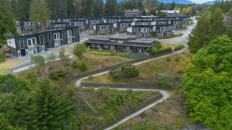 Sunrise Ridge Waterfront Resort – True Key Hotels & Resorts